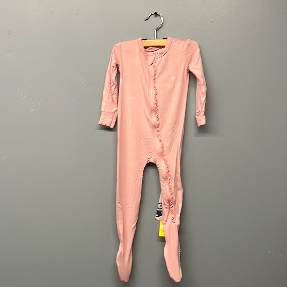 Solid muffin ruffle Footie with zipper baby rose kickee pants
